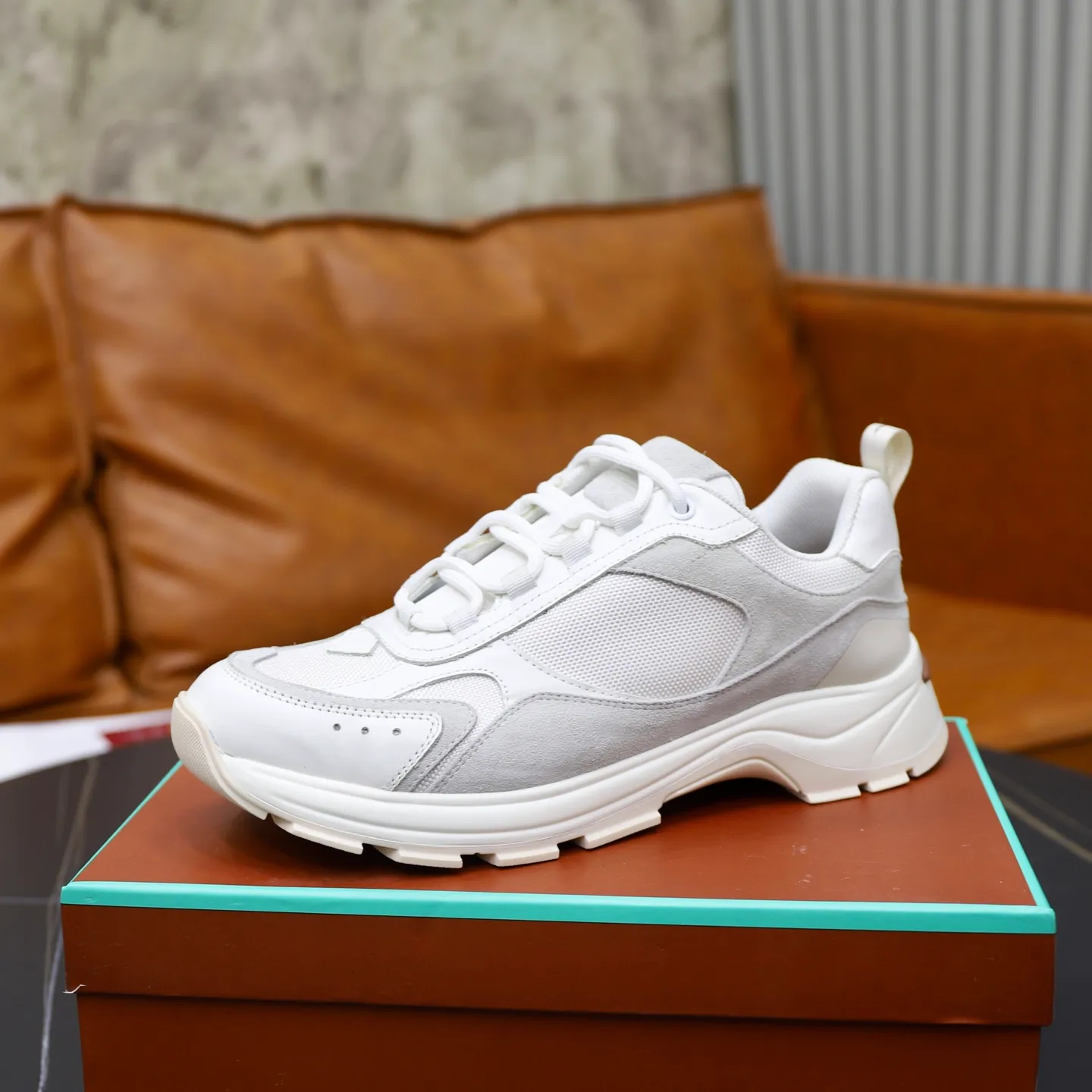 Factory price: 💰520Loropiana LP men's shoes ♞size; 38-44 "45.46 customization" cowhide stitching. It is really easy to wear, lazy, loose, casual, perfect comfort. There are many color choices, and they all look good with clothes. Is it true that Loropiana can bring social value? “Loropiana is the best thing money can buy”